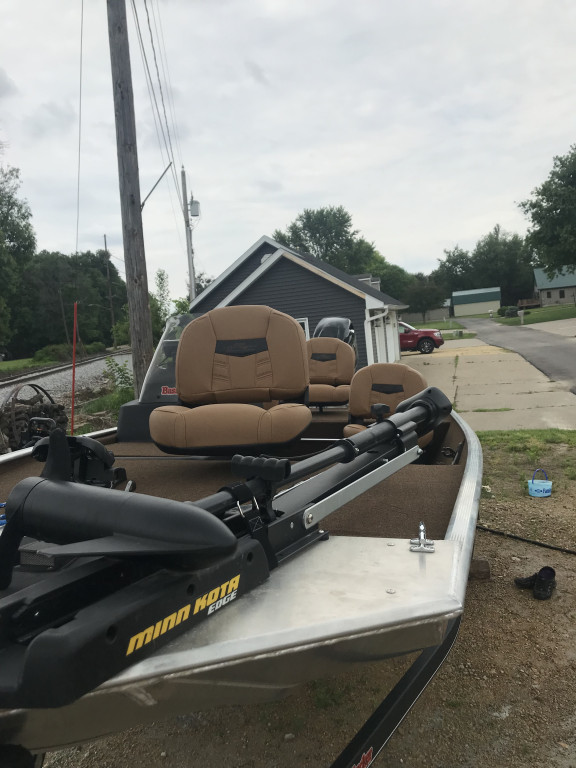 Bass Tracker Marine Tracker G Camanche, IA 52730