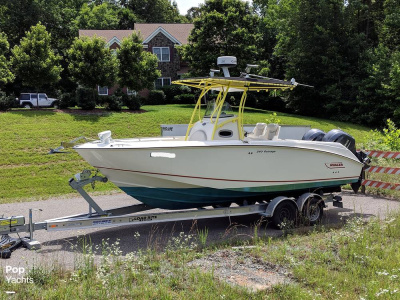 2004 Boston Whaler 240 Outrage