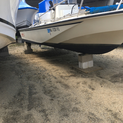 1991 Boston Whaler 19 foot outrage  with brand new stainless steel 63 gallon gas tank