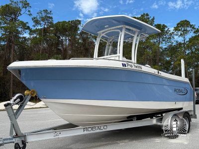 2023 Robalo R222 Explorer