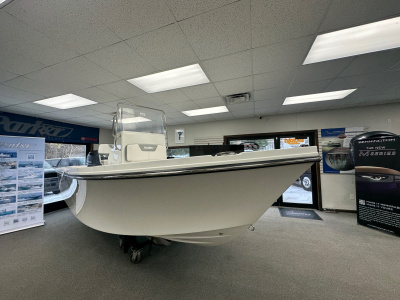 2025 Parker 18 SE Center Console