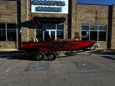 2025 SeaArk Easy 200 w/Suzuki 200HP- 4-Stroke Engine and Deluxe Trailer