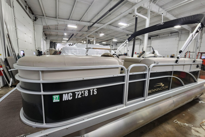 2015 Bennington 20 SL **70 hours!**