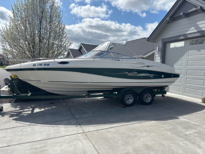 1998 Rinker 232 Cuddy