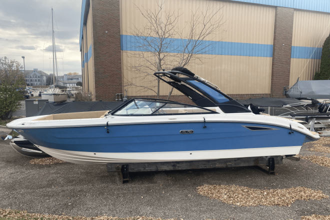 2025 Sea Ray SDX 270