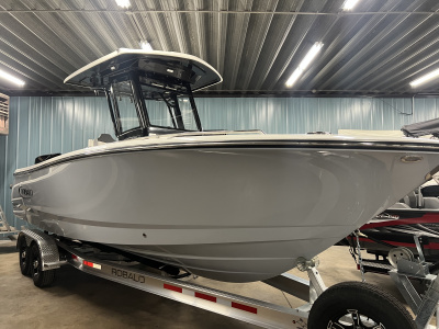 2025 Robalo Center Console R250