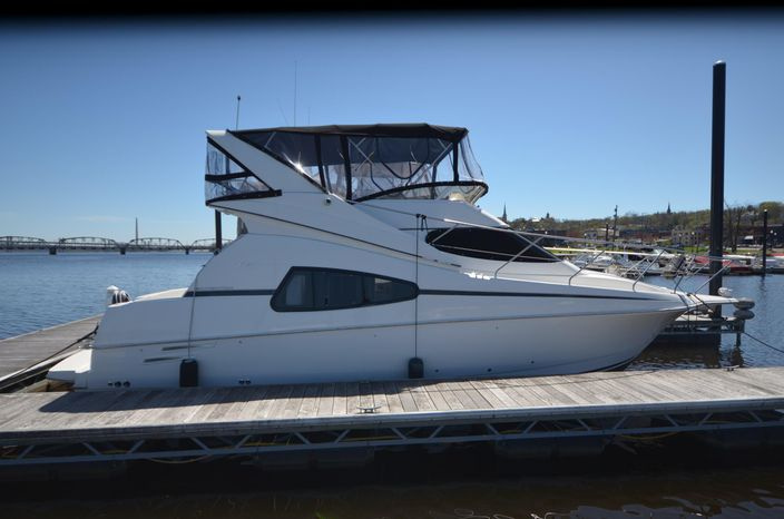 2000 Silverton 330 Sport Bridge - For Sale at Stillwater, MN 55082 - ID 576459