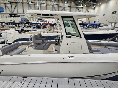 2025 Boston Whaler 250 OUTRAGE