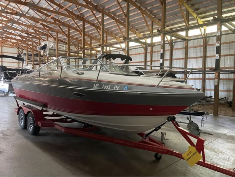 1989 Four Winns 215 SUNDOWNER - For Sale at Coopersville, MI 49404 - ID 577737