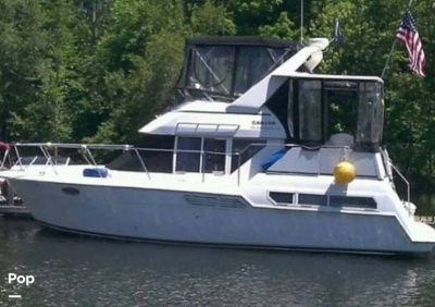 1998 Carver 325 Aft Cabin