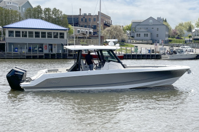2025 Boston Whaler 360 Outrage