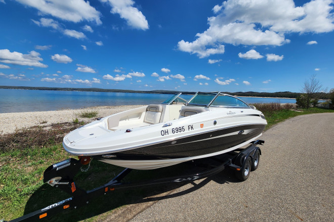 2011 Sea Ray SUNDECK 220