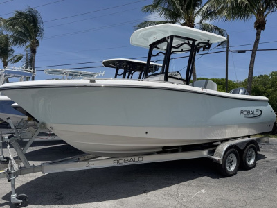 2025 Robalo 232 Explorer