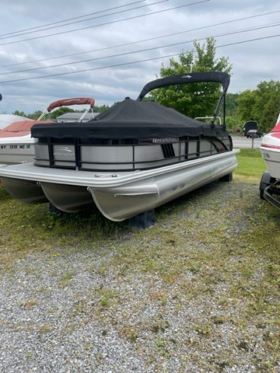 2022 Bennington 22 LSB