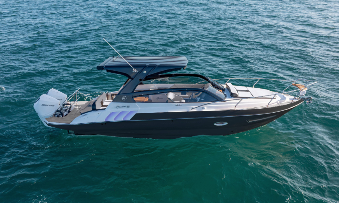 2025 Hanover HANOVER 305 BLACK & WHITE T-TOP EDITION - For Sale at Miami, FL 33142 - ID 581450