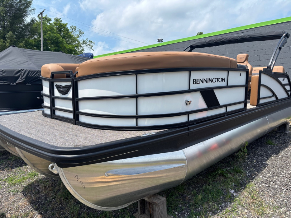 2025 Bennington M Series 24 MSB Tri Toon - For Sale at Brighton, MI 48114 - ID 578459