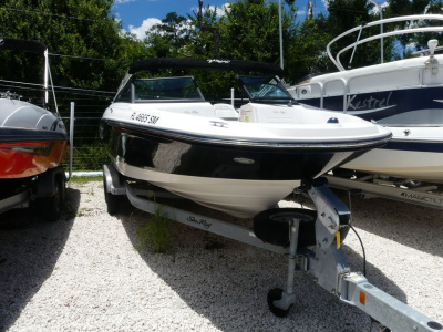 2019 Sea Ray SPX 210 OB