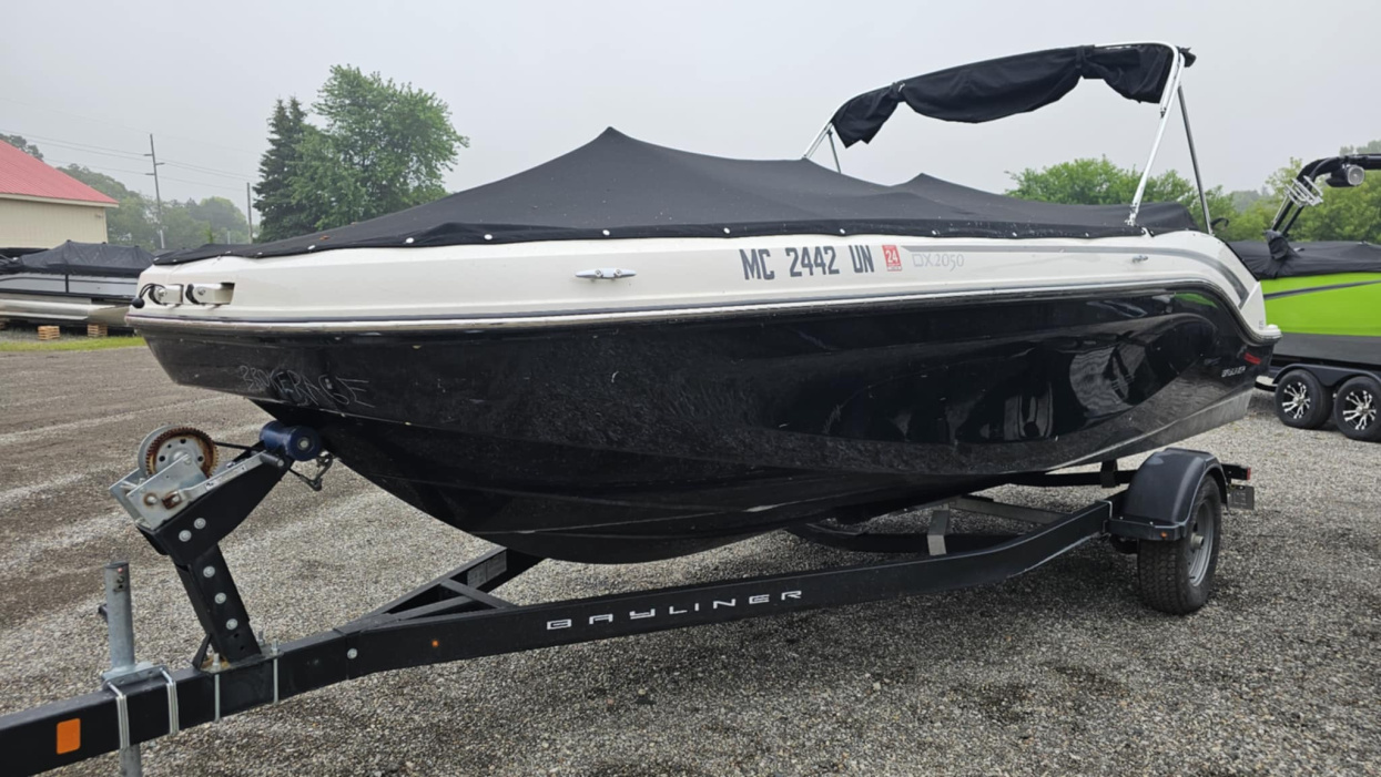 2021 Bayliner DX2050 **70 hours!** - For Sale at Brighton, MI 48114 - ID 586714