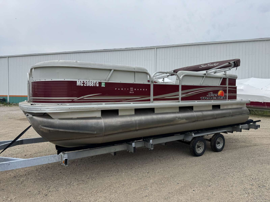 2010 Sun Tracker 22 DLX PARTY BARGE - For Sale at Coopersville, MI 49404 - ID 587031