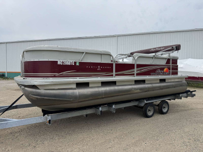 2010 Sun Tracker 22 DLX PARTY BARGE