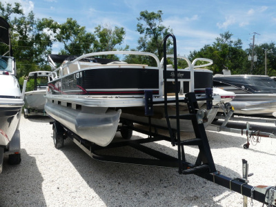 2013 Sun Tracker Party Barge 22 DLX