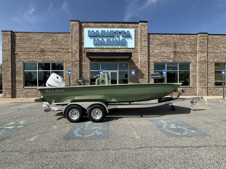 2025 SeaArk Bay Runner 210 w/Suzuki 140HP Engine and MMT Tandem Axle Trailer - For Sale at Acworth, GA 30102 - ID 567318
