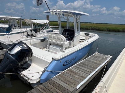2022 Robalo R230 Center Console