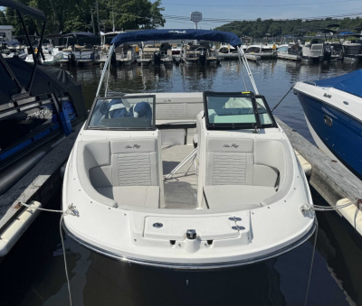 2022 Sea Ray SPX 230