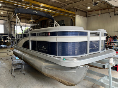 2023 Bennington 168 SLJ **33 HOURS!** 8 WIDE!**