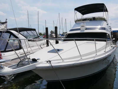 1987 Trojan 10.8 Meter Sedan