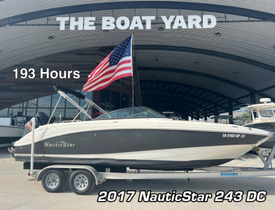 2017 Nautic Star 243 DC