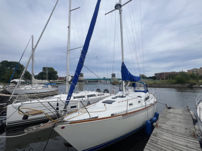 1985 C & C Landfall 39