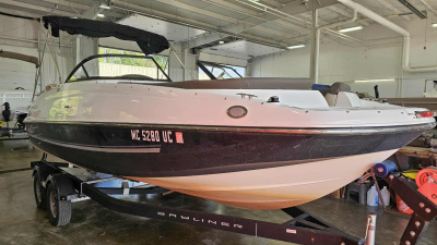 2018 Bayliner 215 Deck Boat