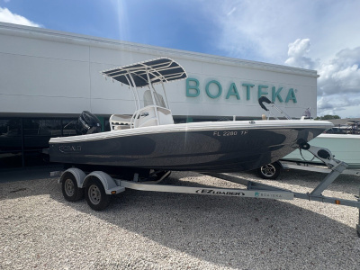 2022 Robalo Cayman 206