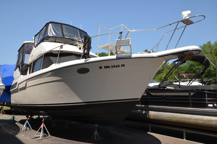1991 Carver 33 Aft Cabin Motor Yacht - For Sale at Stillwater, MN 55082 - ID 591874