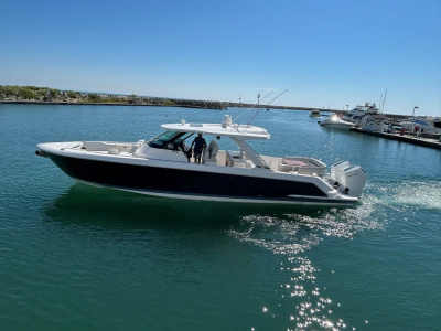 2025 Tiara 43LS