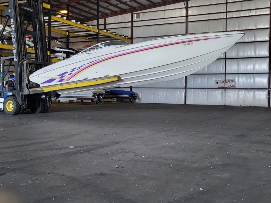 1999 Powerquest 380 AVENGER - For Sale at Winthrop Harbor, IL 60096 - ID 556861