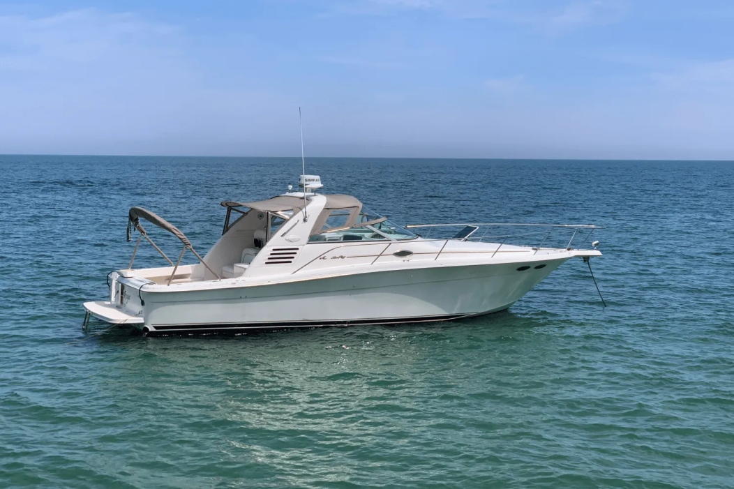 1997 Sea Ray 330 EXPRESS CRUISER - For Sale at Bay City, MI 48708 - ID 585935
