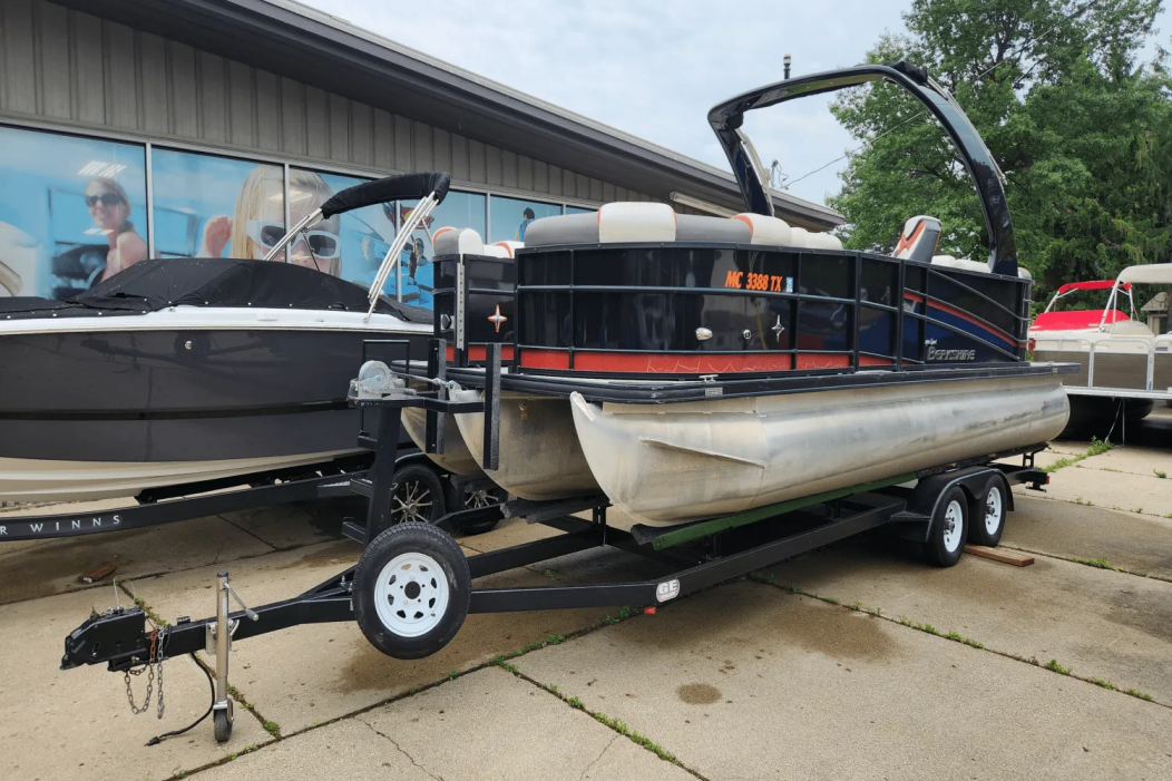 2017 Berkshire 23SRFX ARCH S - For Sale at Bay City, MI 48708 - ID 591574