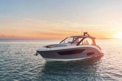 2025 Sea Ray Sundancer 370 Outboard