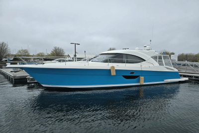 2009 Riviera 4400 SPORT YACHT