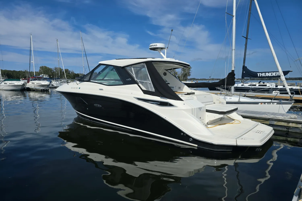 2021 Sea Ray 320 SUNDANCER COUPE - For Sale at Sturgeon Bay, WI 54235 - ID 586348