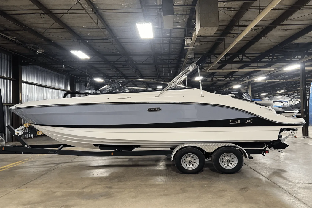 2025 Sea Ray SLX 260 - For Sale at Pewaukee, WI 53072 - ID 587856