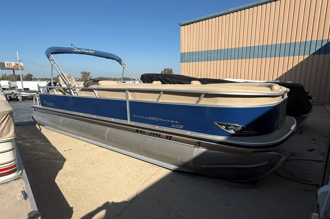 2012 Regency SUNTRACKER PARTY BARGE - For Sale at Pewaukee, WI 53072 - ID 591817