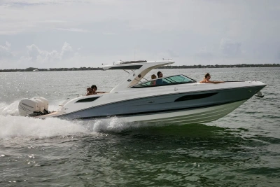 2025 Sea Ray SLX 350 Outboard