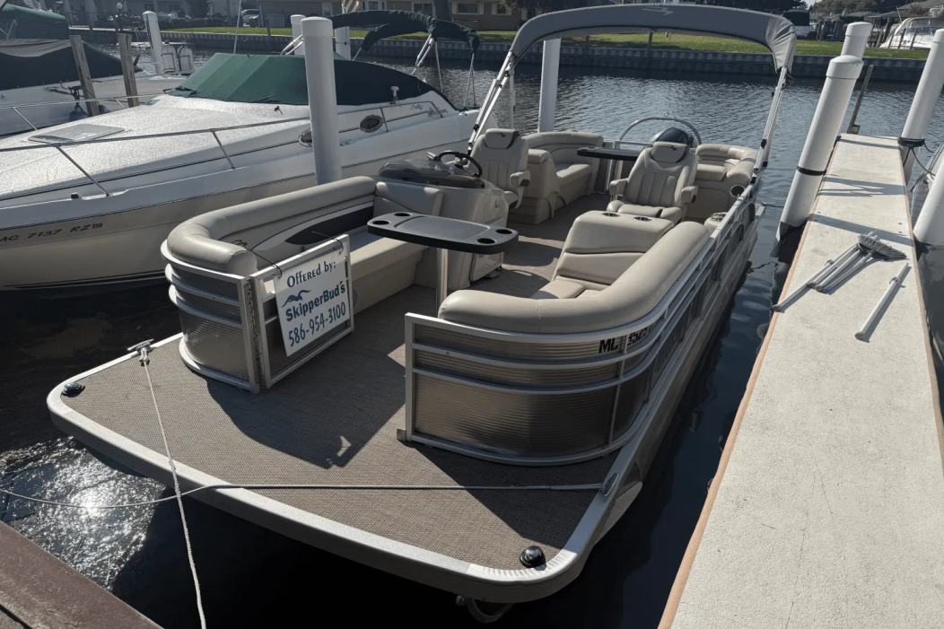 2019 Bennington S22 TRITOON - For Sale at Harrison Township, MI 48045 - ID 591591