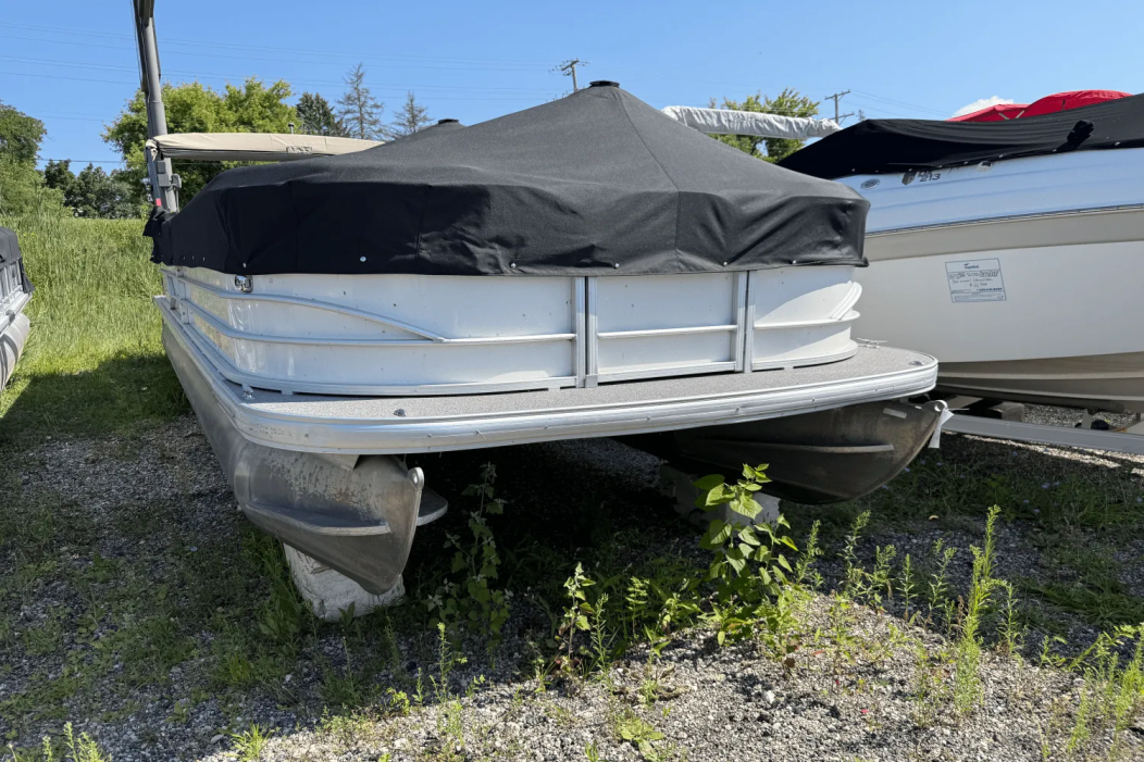 2016 Sun Tracker 24 PARTY BARGE - For Sale at Antioch, IL 60002 - ID 589460