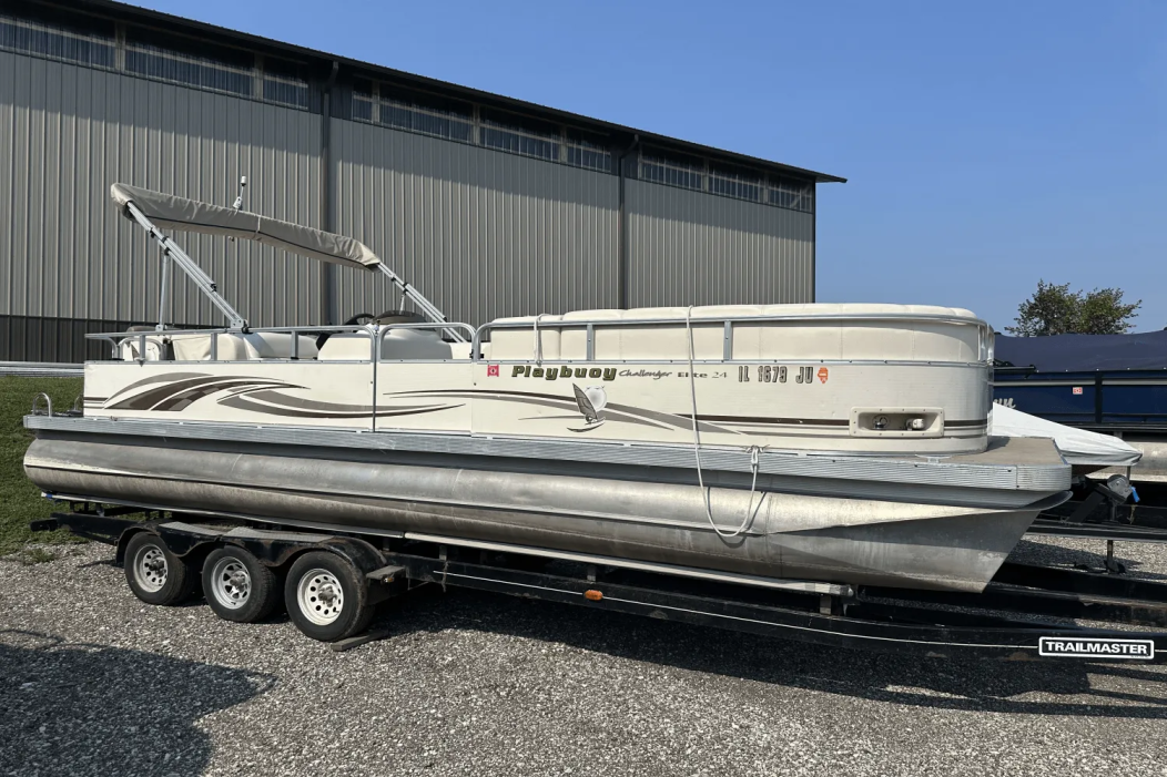 2004 Playbuoy CHALLENGER 2424 - For Sale at Antioch, IL 60002 - ID 588366