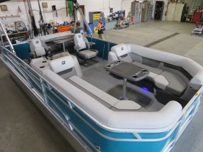 2025 Princecraft Vectra 23 RL SS Swingback Pontoon & Mercury 4-Stroke EFI