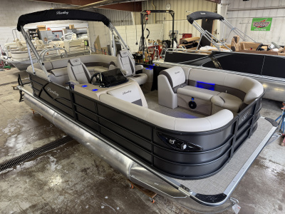 2025 Bentley Legacy 220 Navigator Quad Lounge & Honda 4-Stroke EFI